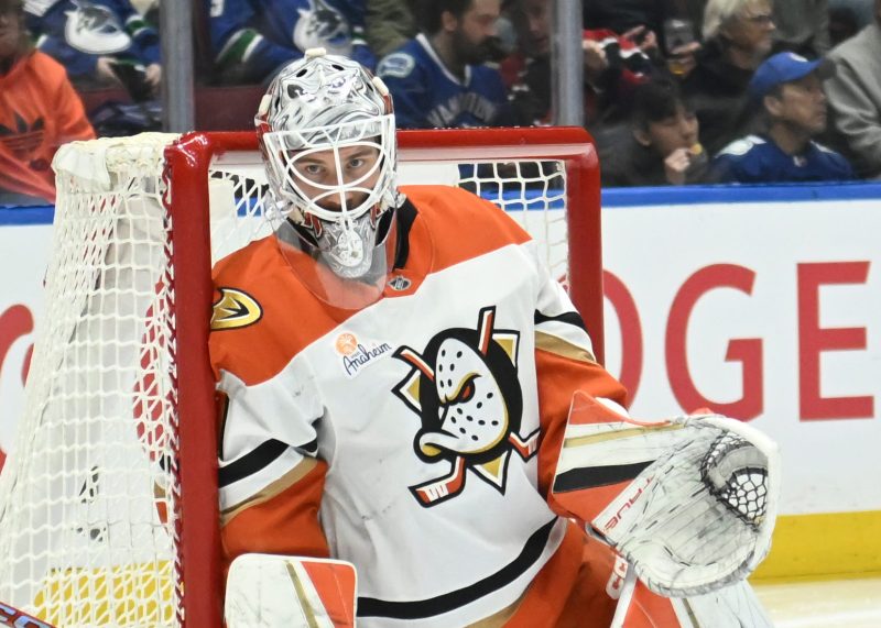 NHL trade tracker: Analyzing Red Wings goalie move and more