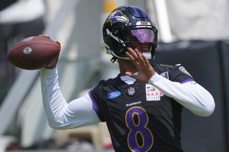 Ravens star QB leaves practice early