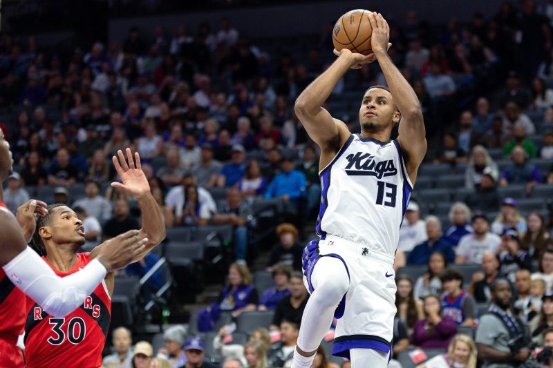 Sacramento Kings star to miss start of NBA season with thumb injury