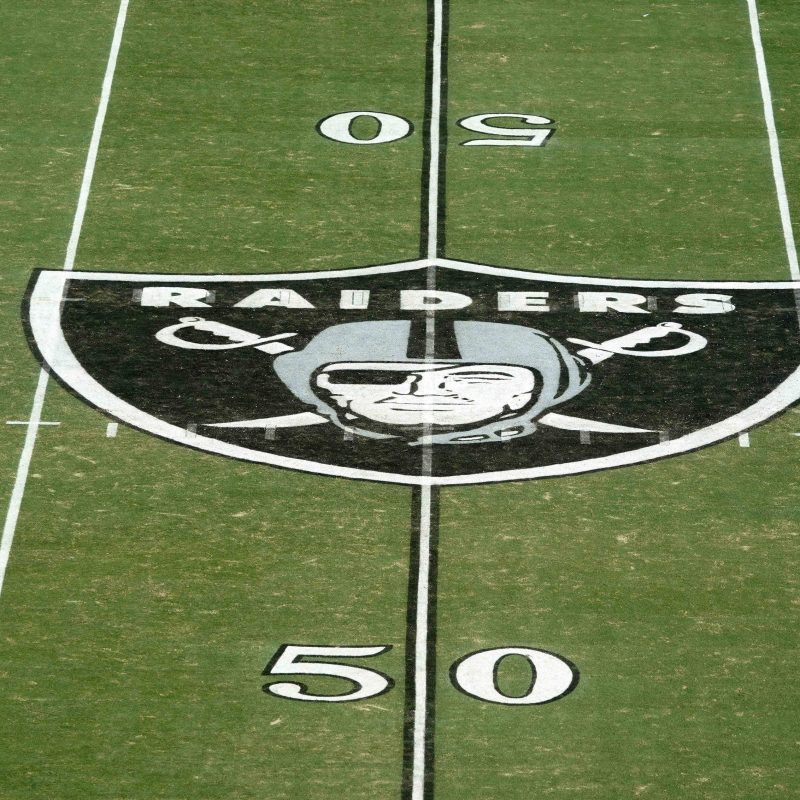 Wife of NFL coaching legend, mother of current Raiders owner dies