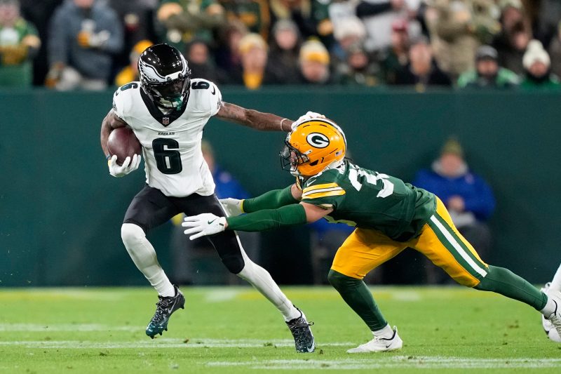 Eagles WR DeVonta Smith: criticism of offense is fair