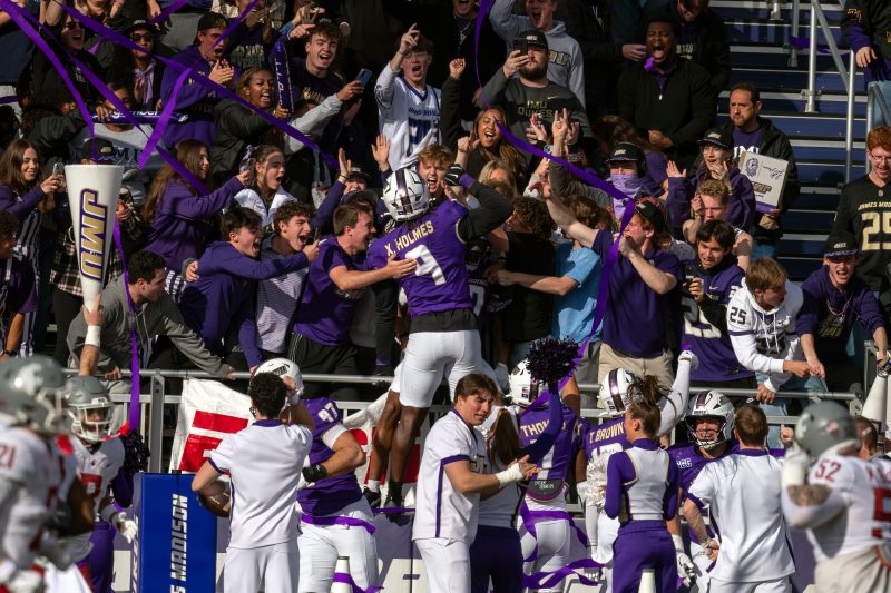 James Madison fans throw snowballs at Troy punter