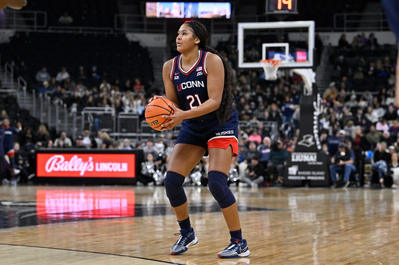 No. 1 UConn women’s basketball clobbers Creighton to stay perfect