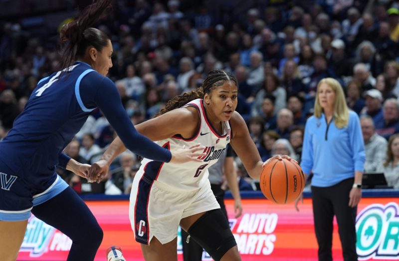 No. 1 UConn women’s basketball overwhelms Villanova to stay perfect