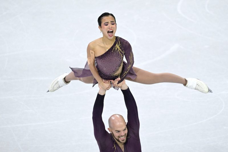 Figure skating updates: Two US pairs in top 10 after short program